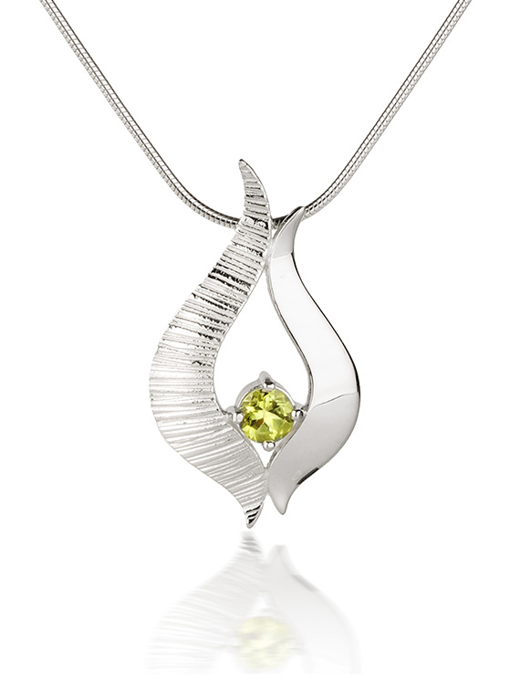 Fiona Kerr Jewellery / Ebb and Flow Silver medium pendant with Peridot - EF04P